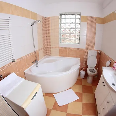 Апартаменти Balm Еґер